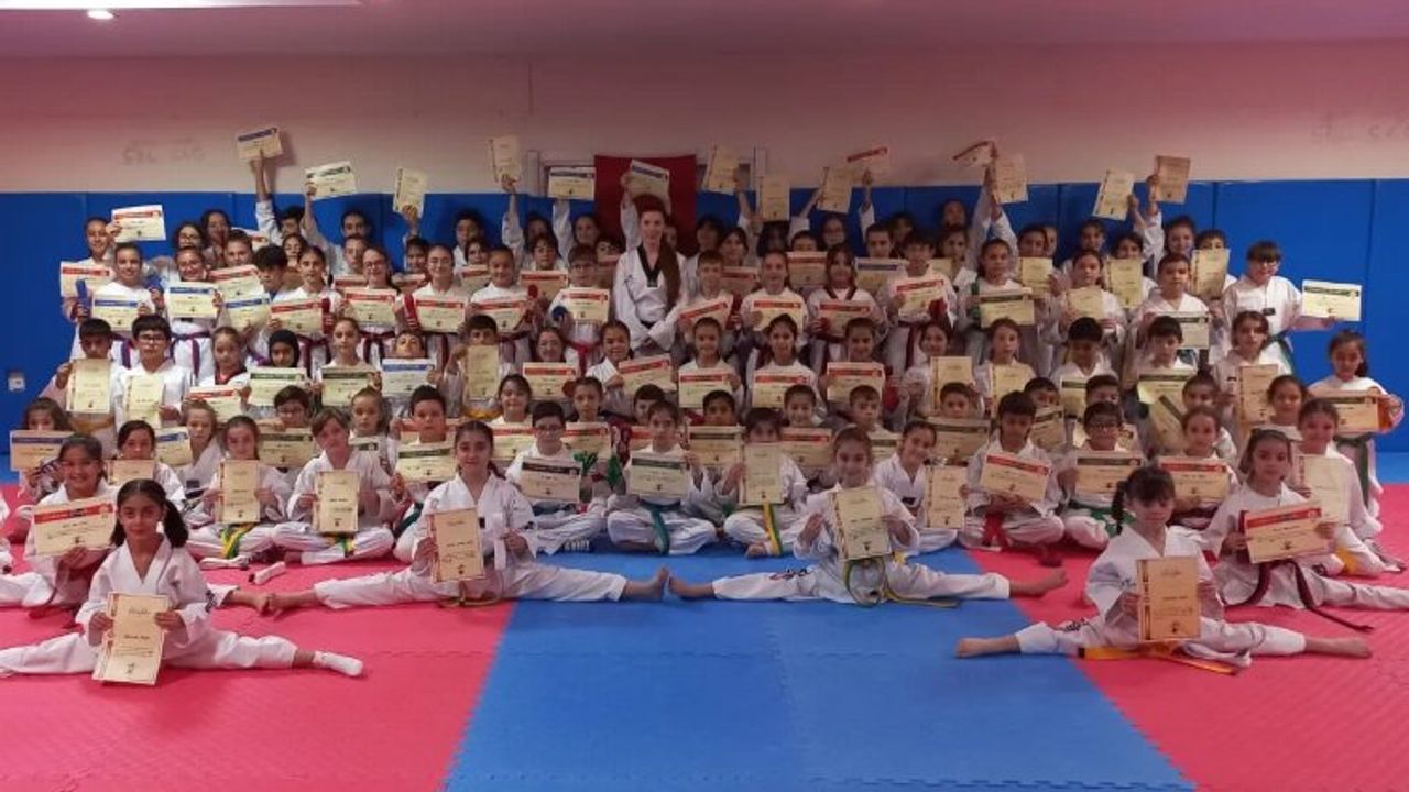 Bozüyük'te minik taekwondocuların kuşak heyecanı
