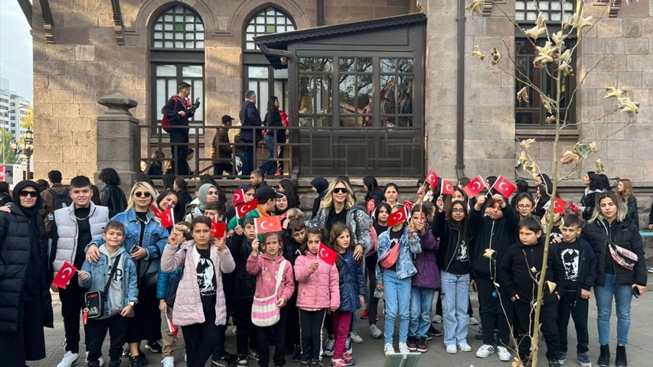Köy okulu öğrencileri ilk kez Anıtkabir'i ziyaret etti