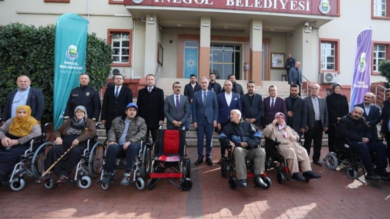 Bursa İnegöl'de 11 engelliye akülü araçları teslim edildi