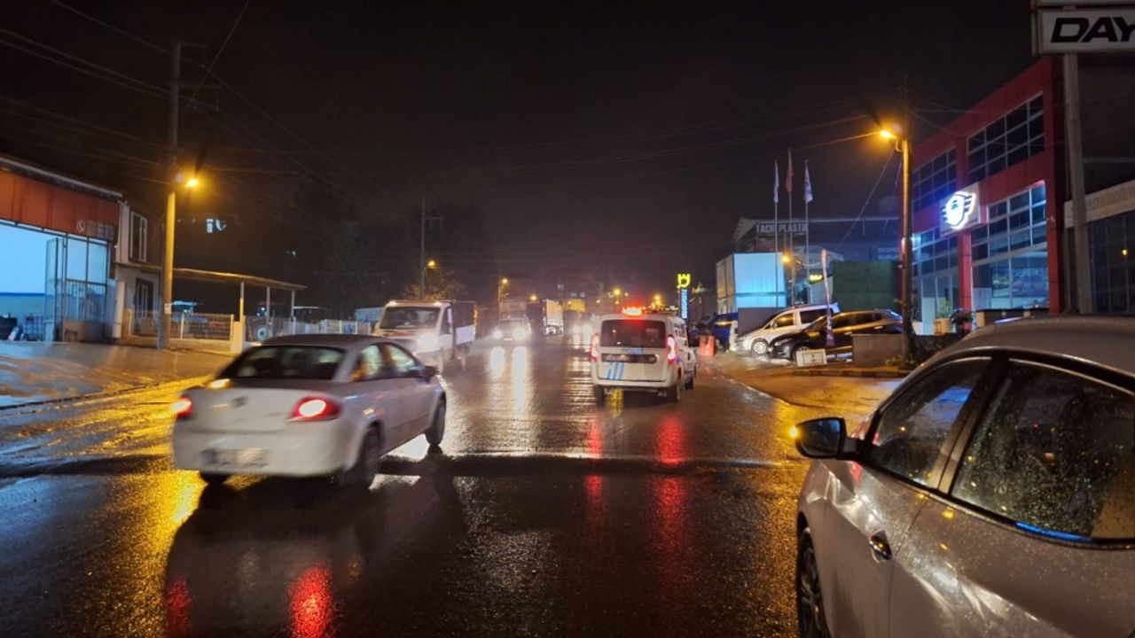 Samsun'da yolun karşına geçmeye çalışan yayaya otomobil çarptı