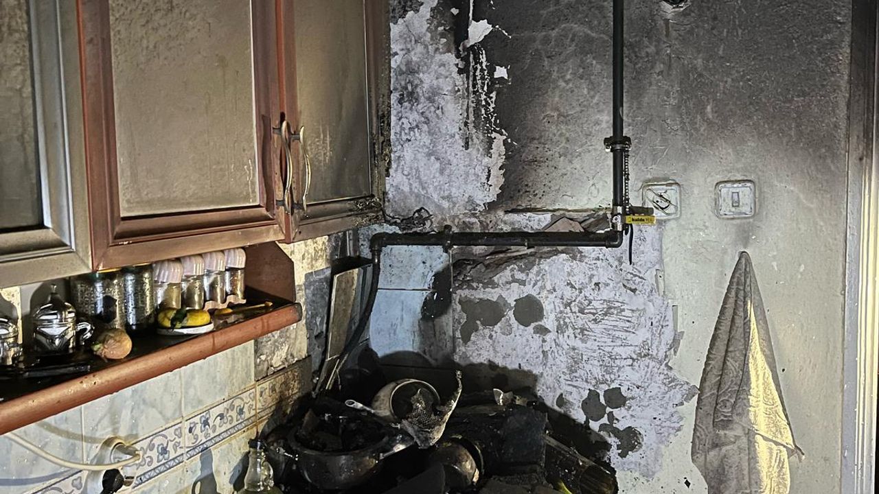 Çorum'da elektrik kontağından çıkan yangın evde hasara neden oldu