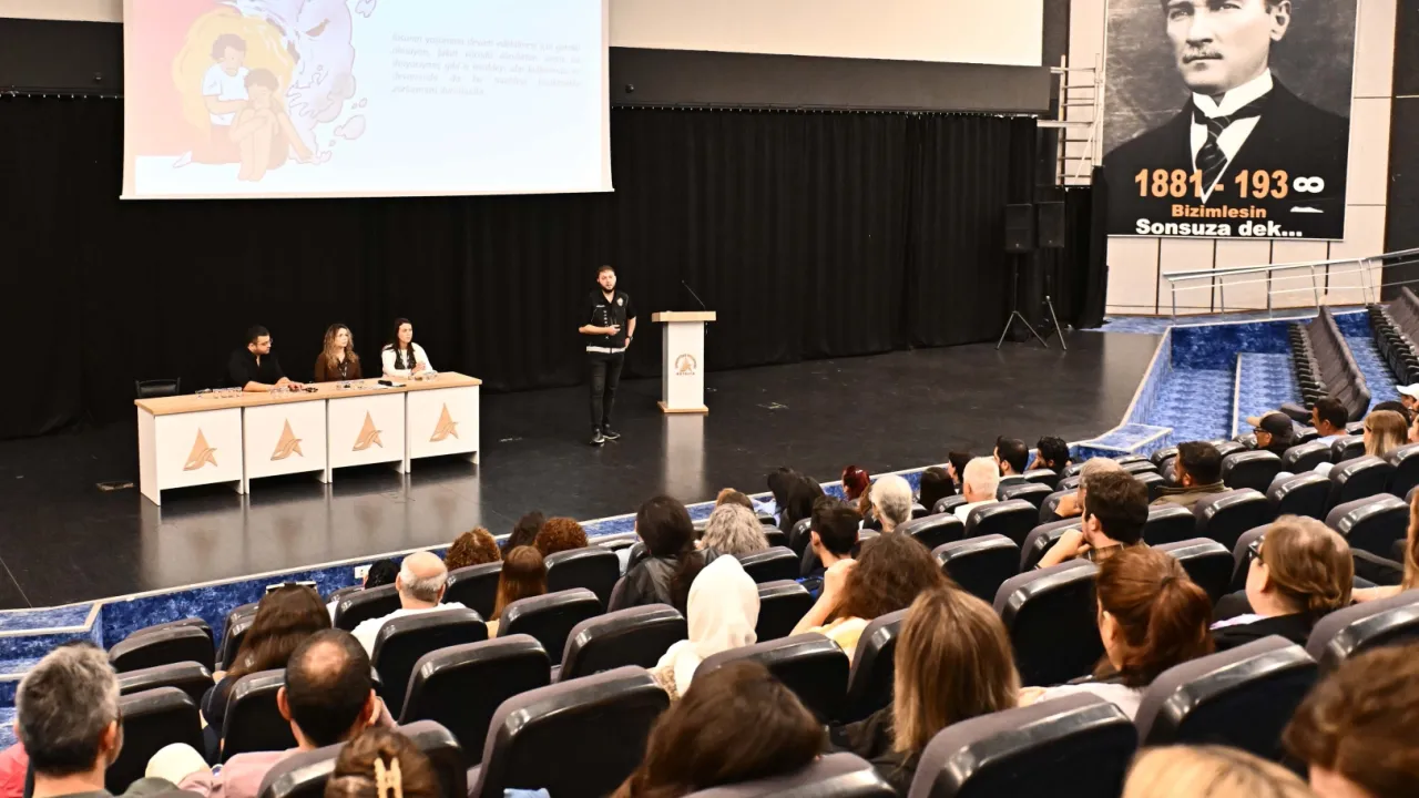 Antalya Muratpaşa'dan madde bağımlılığını önleme konferansı