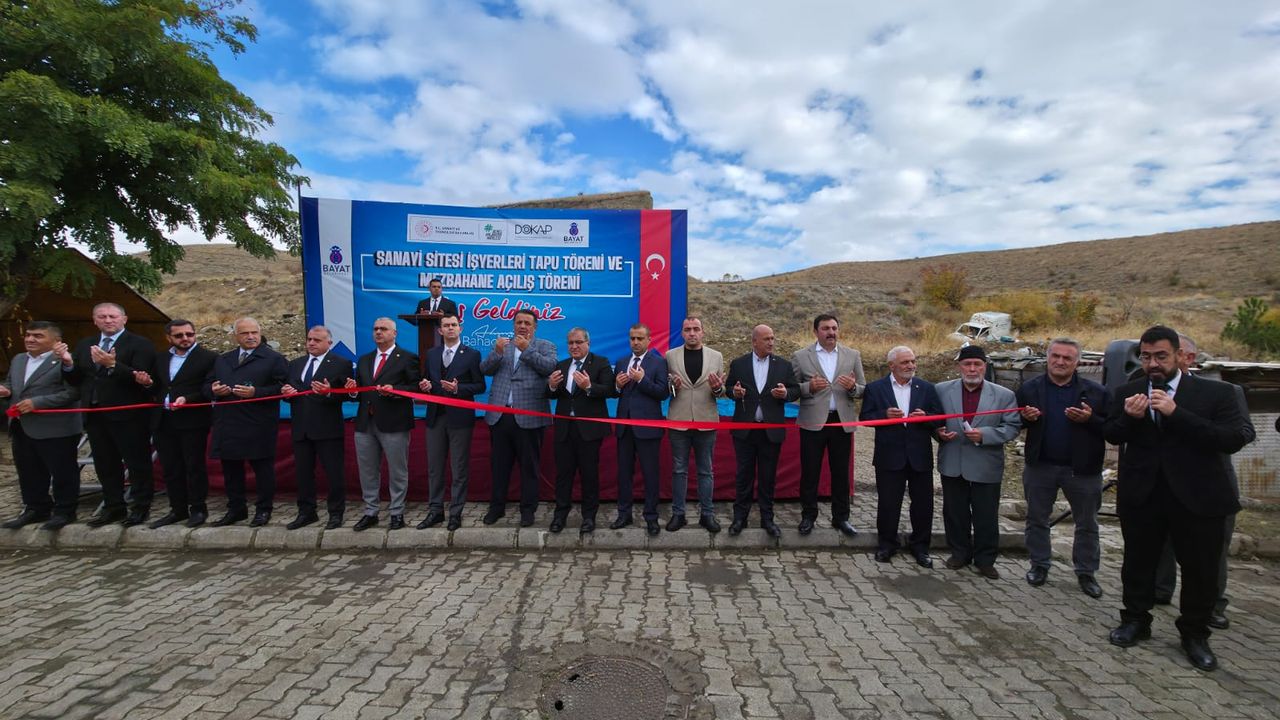 Bayat'ta 39 iş yerinin tapuları hak sahiplerine teslim edildi