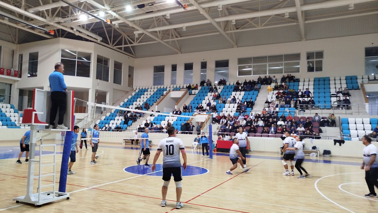 Boyabat'ta 102. Yıl Cumhuriyet Kupası Voleybol Turnuvası düzenlendi