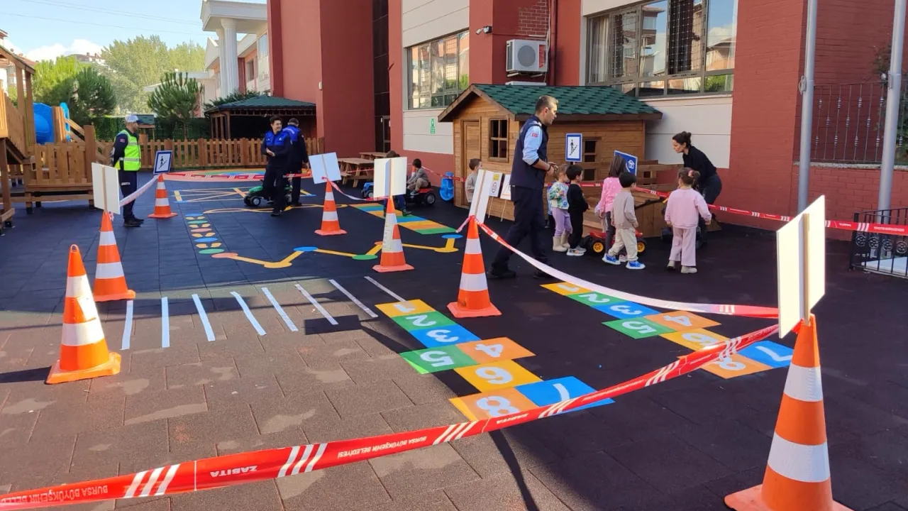 Bursa Büyükşehir'den çocuklara trafik güvenliği eğitimi