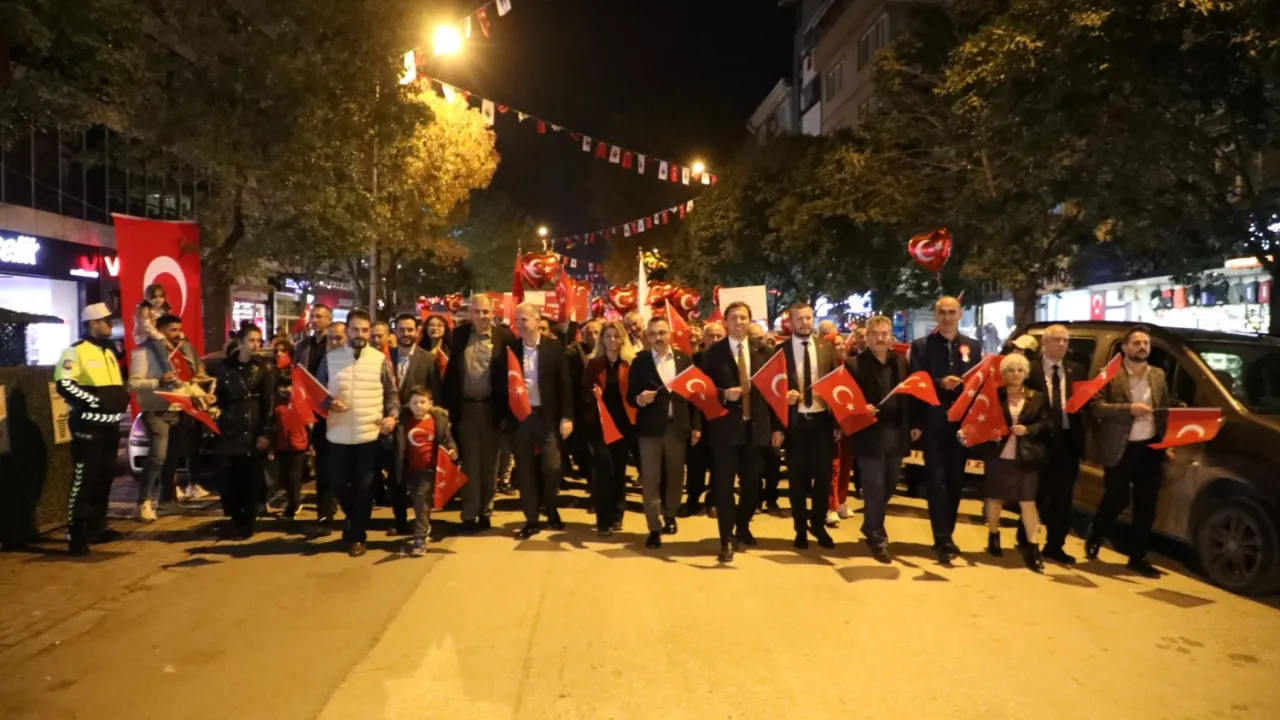 Bursa İnegöl'de Cumhuriyet Coşkusu meydanlara taştı