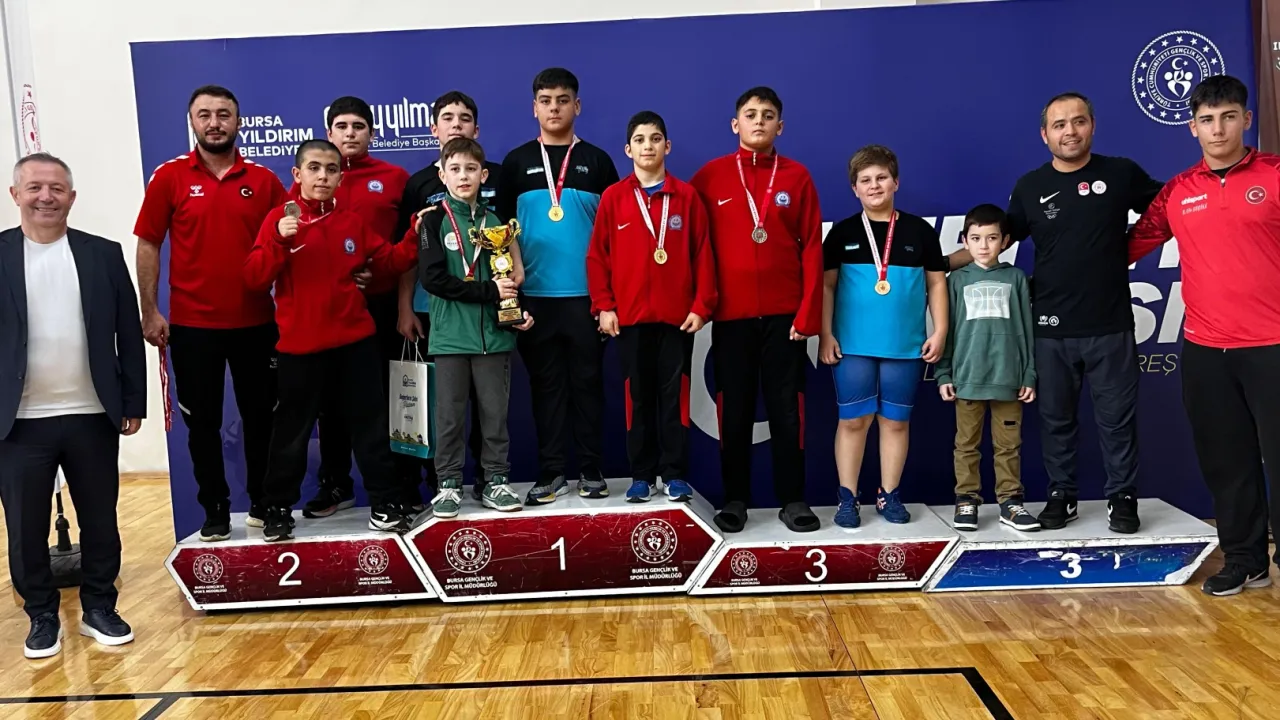 Bursa Yıldırım'da Cumhuriyet coşkusu sporla taçlandı