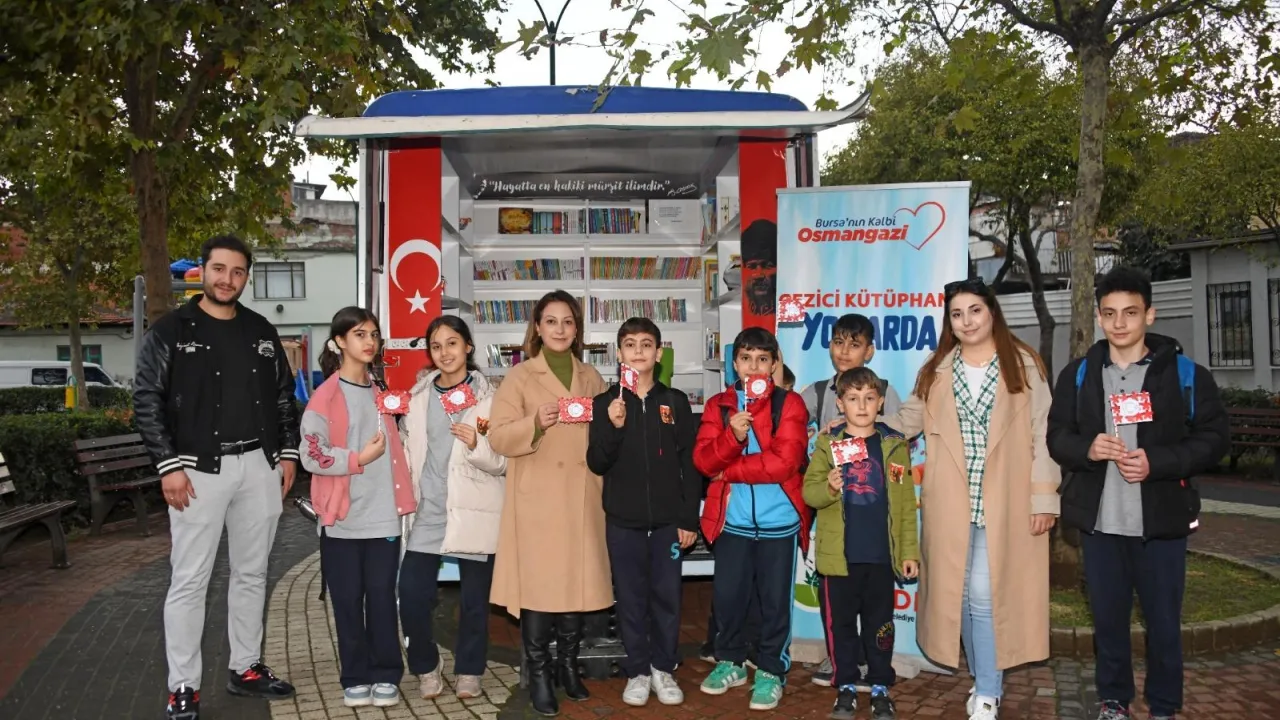 Bursa'da 'Gezici Kütüphane' Cumhuriyet coşkusunu mahallelere taşıdı
