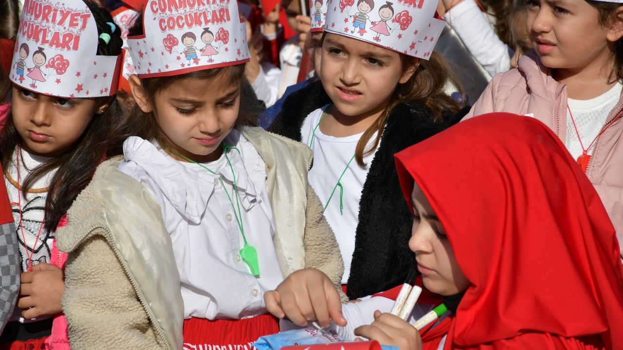 Çorum'da anaokulu öğrencileri Cumhuriyet'in 102. yılını kutladı