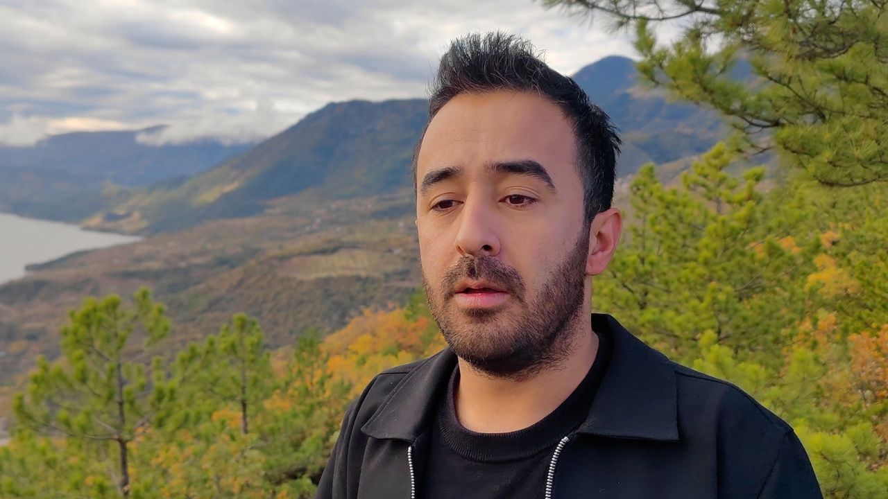 Çorumlu genç Cumhuriyet Bayramı'nda 1100 metre rakımlı tepeye Türk bayrağı dikti