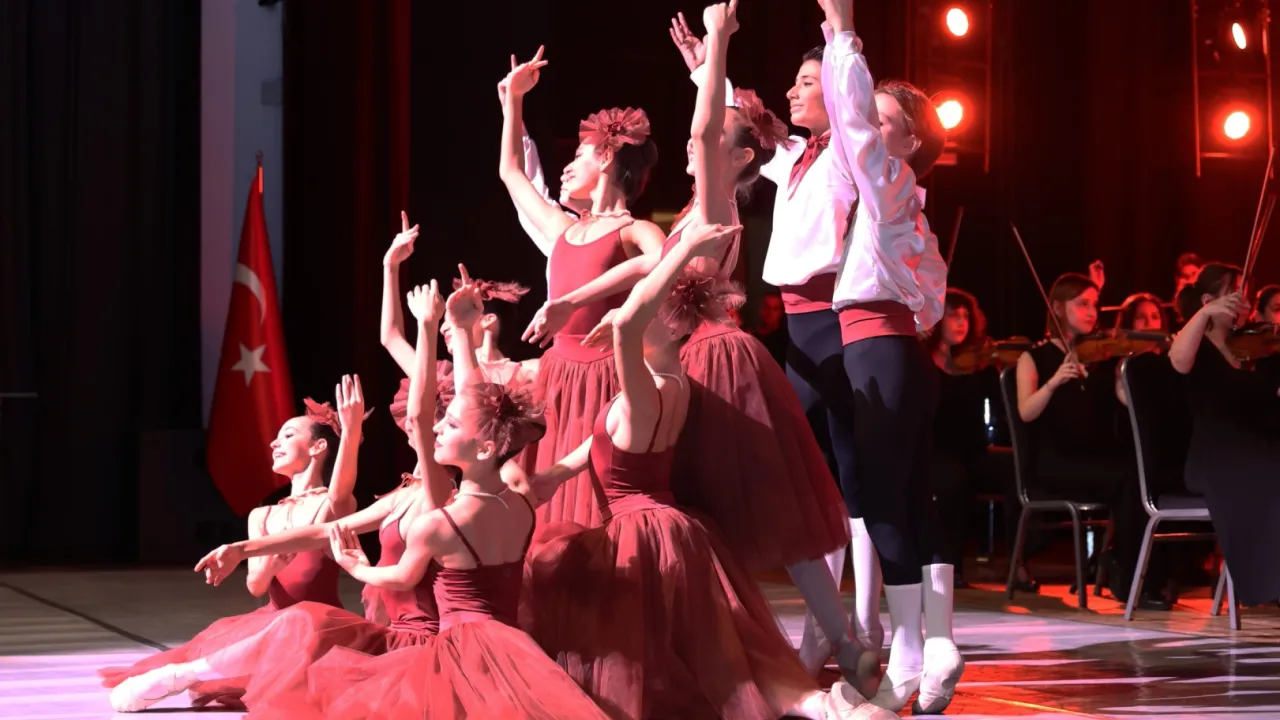 Dokuz Eylül'den 102. yıla yakışan şölen