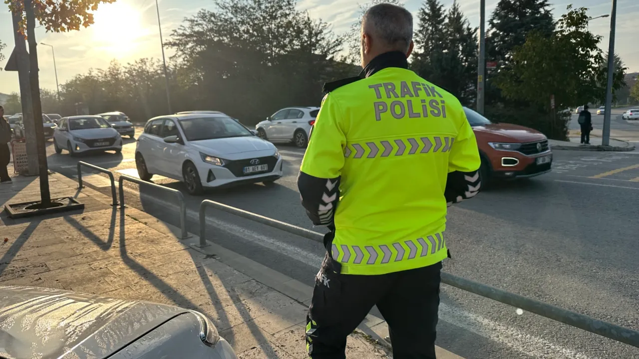 Düzce'de okul bölgelerinde yaya geçidi uygulaması
