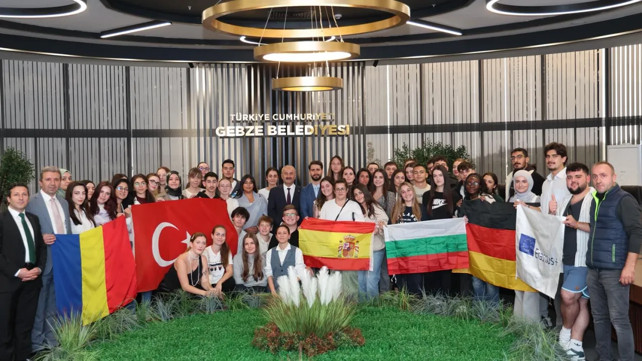 Erasmus öğrencileriyle Gebze'de buluştu
