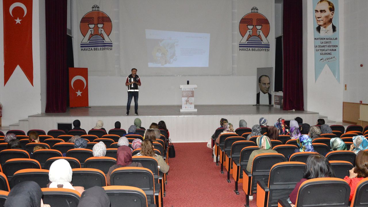 Havza'da velilere yönelik 'En İyi Narkotik Polisi Anne Projesi' eğitimi verildi