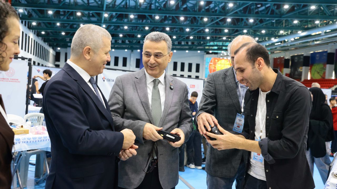 İlkadım Belediye Başkanı Kurnaz'dan bilim şenliğine ziyaret