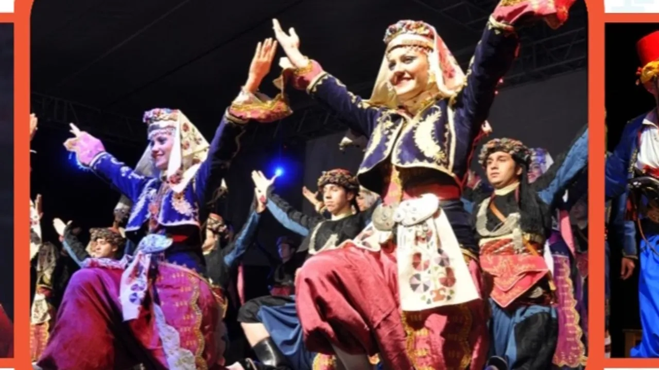 İzmirliler halk oyunları eğitimlerinde buluşuyor