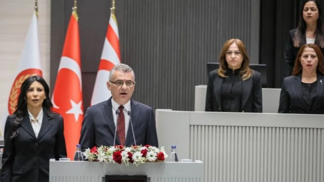 KKTC'de Erhürman göreve başladı... 'Kıbrıs Türk halkının huzuru ve refahı için çalışacağım'