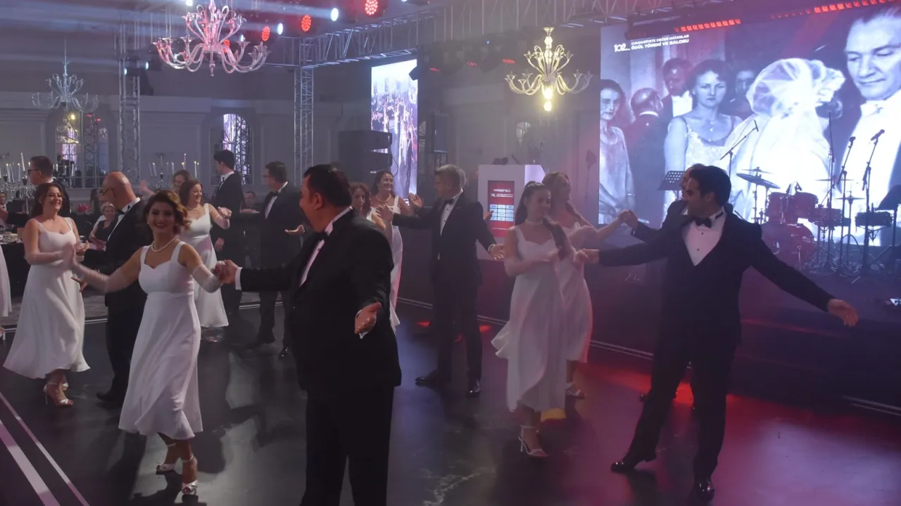 MARSİFED'ten Cumhuriyet'in 102. yılına yakışır kutlama
