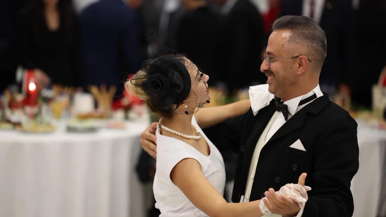 Muğla'da Cumhuriyet Balosu'nda 102 yıllık coşku