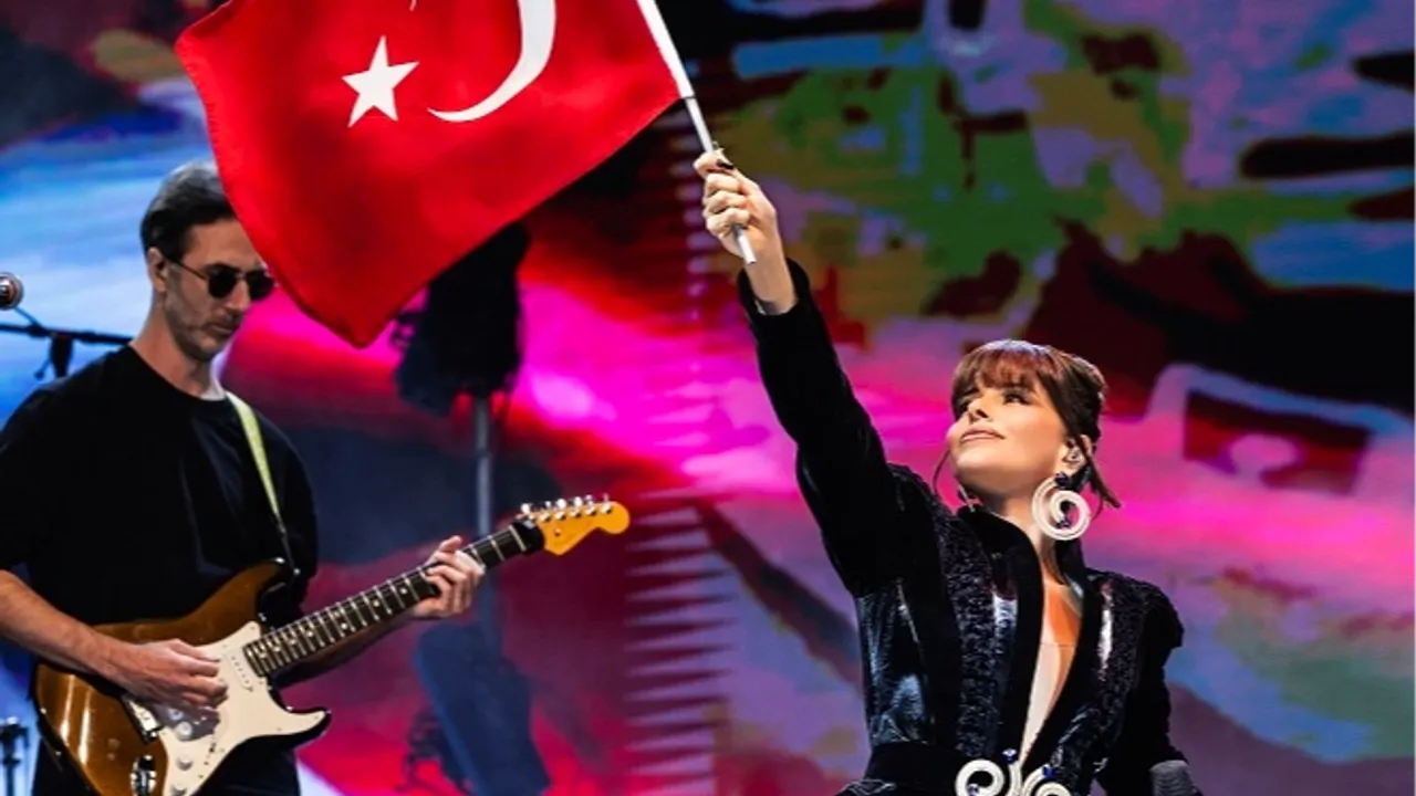 Simge, Cumhuriyet coşkusunu Didim'de yaşattı