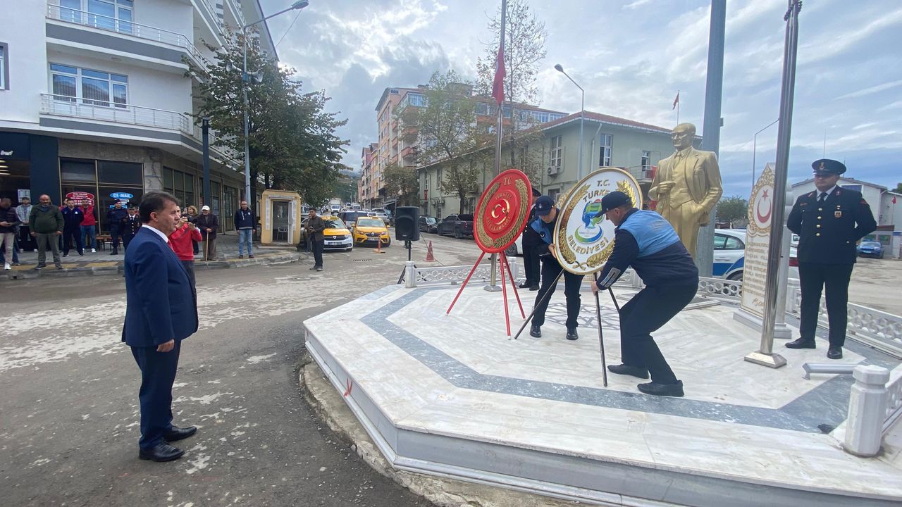 Sinop'ta Cumhuriyet Bayramı dolasıyla çelenk sunma töreni düzenlendi