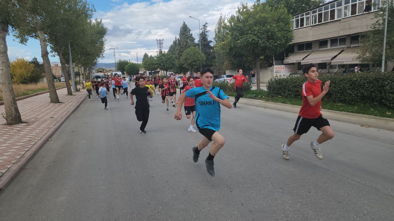 Suluova'da 'Cumhuriyet Koşusu' düzenlendi