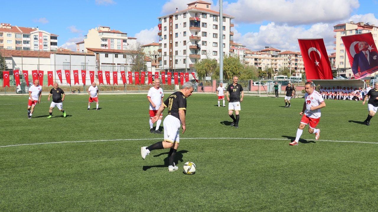 Sungurlu'da Cumhuriyet Bayramı 'Veteranlar gösteri maçı' ile kutlandı
