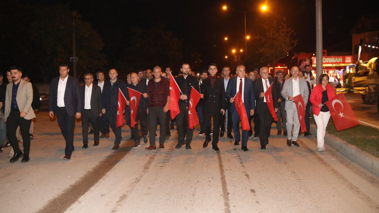 Taşova'da 29 Ekim Cumhuriyet Bayramı bayrak yürüyüşü yapıldı