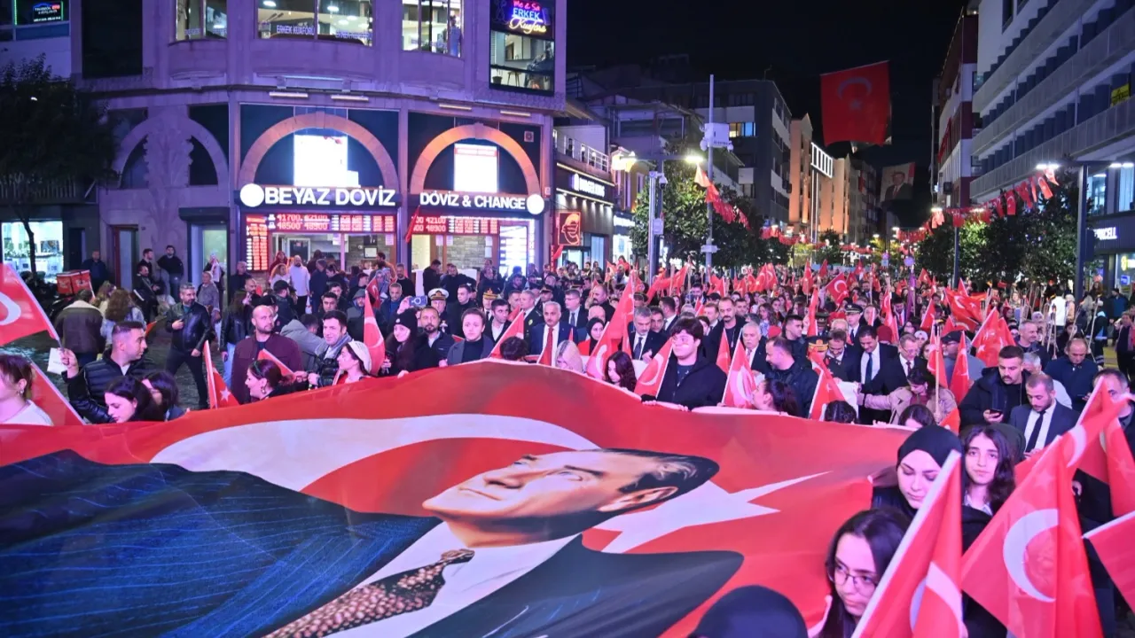 Trabzon sokaklarında Cumhuriyet Bayramı coşkusu