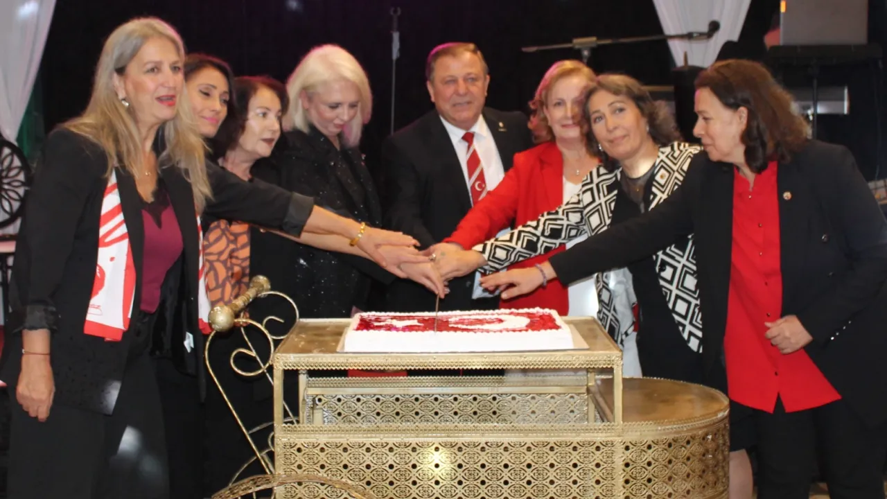 TÜED Uludağ Şubesi bu kez emeklinin sesini Cumhuriyet Balosu'ndan duyurdu