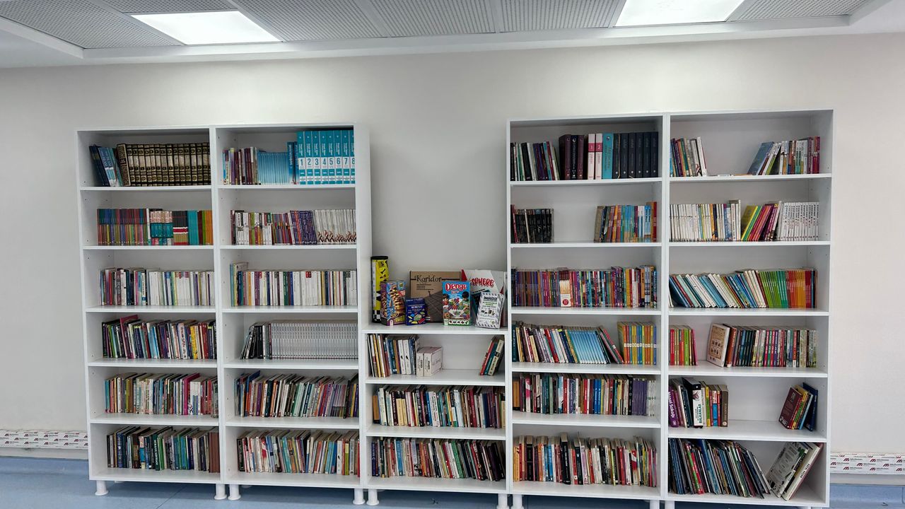 Turhal Atatürk Ortaokulu'nun kütüphanesi yenilendi