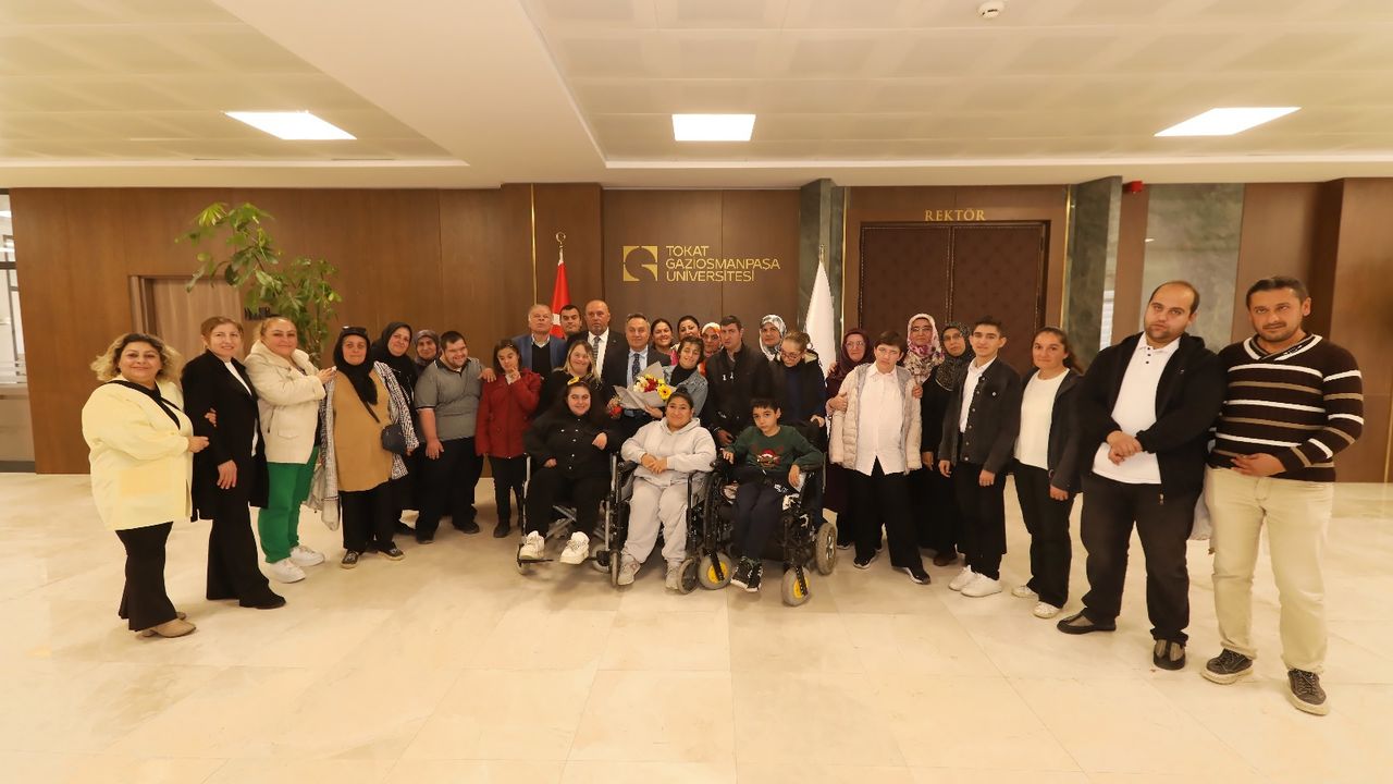 Türkiye Sakatlar Derneği Tokat Şube Başkanı Aras'tan TOGÜ Rektörü Yılmaz'a ziyaret