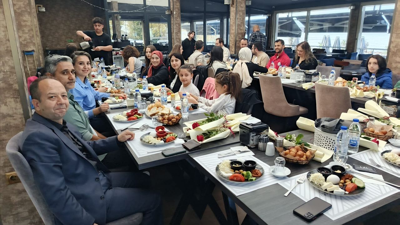 ÖĞRETMENLERLE KAHVALTI ETKİNLİĞİ