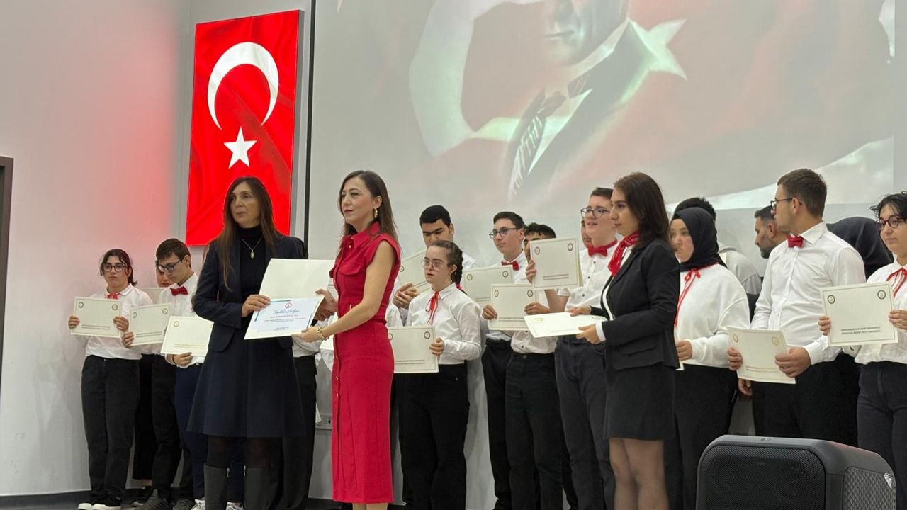 CUMHURİYET COŞKUSU EĞİTİMDE GÜÇ BİRLİĞİYLE TAÇLANDI