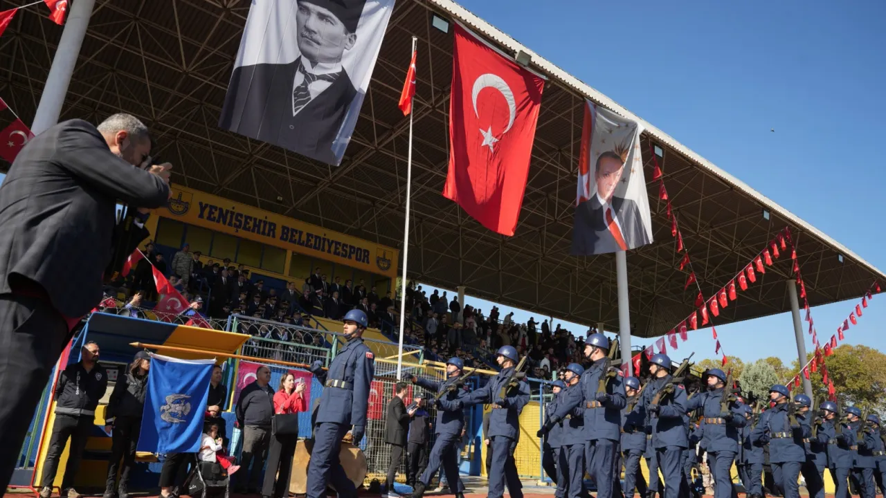 Yenişehir Stadyumunda Cumhuriyet coşkusu