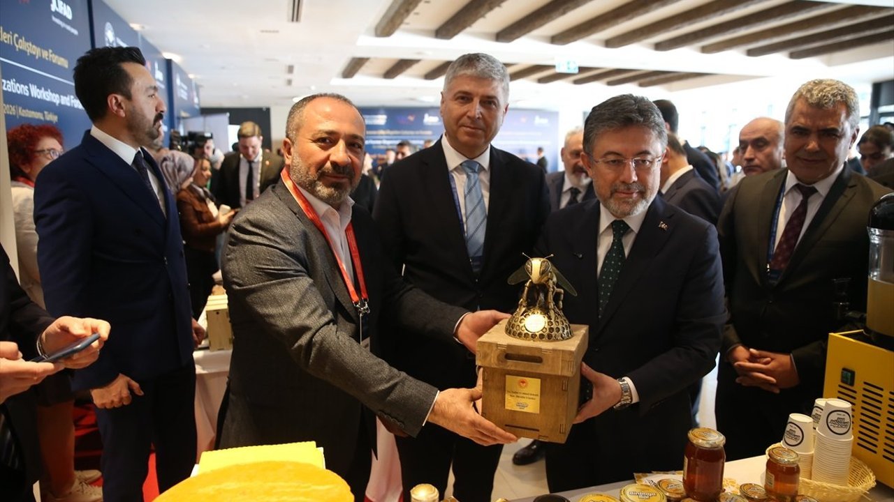 Bakan Yumaklı, Kastamonu'da 'Uluslararası Çiftçi Örgütleri Çalıştayı ve Forumu'nda konuştu: