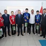 Türkiye şampiyonları Artvin Valisi'ne konuk oldu