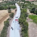 Manisa'da 1999'da açılan yol 27 yıl sonra asfaltla buluştu