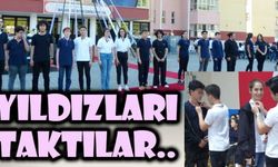 YILDIZLARI TAKTILAR...