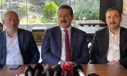 AK Parti Artvin Milletvekili seçilen Faruk Çelik, basın toplantısı düzenledi: