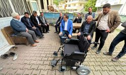 AK Parti'li Şahin'den akülü tekerlekli sandalye hediyesi