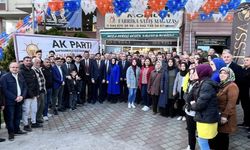 AK Parti'ye katılan 150 kişiye rozet takıldı