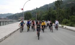 Rize'de bisiklet tutkunları "Sen de bisikletini al gel" etkinliğinde pedal çevirdi