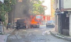 Kastamonu'da çıkan yangında 2 otomobil ile 2 minibüs zarar gördü