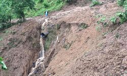 Ordu'nun İkizce ilçesinde sağanak bazı yollarda hasara yol açtı