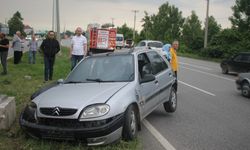 Samsun'da aydınlatma direğine çarpan otomobildeki 2 kişi yaralandı