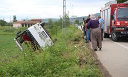 Tokat'ta devrilen minibüsteki 14 tarım işçisi kendi imkanlarıyla kurtuldu