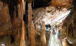 Karaca Mağarası serin havasıyla turistlerin rotasında yer aldı