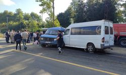 Ordu'da iki minibüsün çarpışması sonucu 20 kişi yaralandı