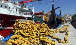 Sinop'ta balıkçılar ağlarını Karadeniz'e bırakmak için gün sayıyor